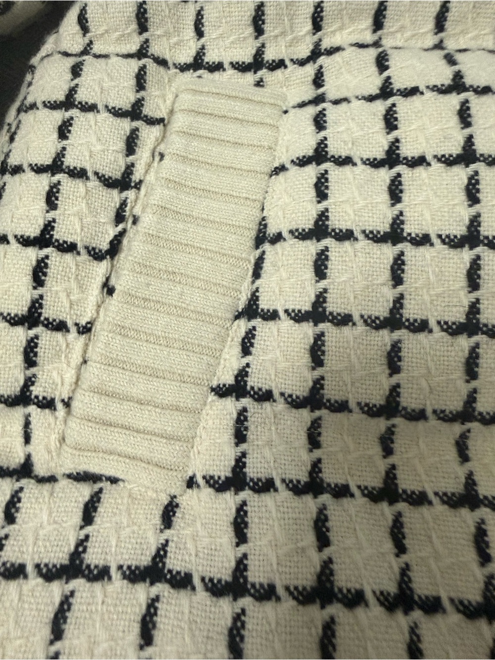 Varley Ivory and Black Grid Puffer Jacket - Picture 4 of 4